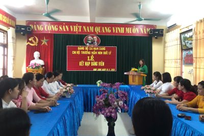 CHI BỘ TRƯỜNG MN ĐỨC LÝ LỄ KẾT NẠP ĐẢNG VIÊN